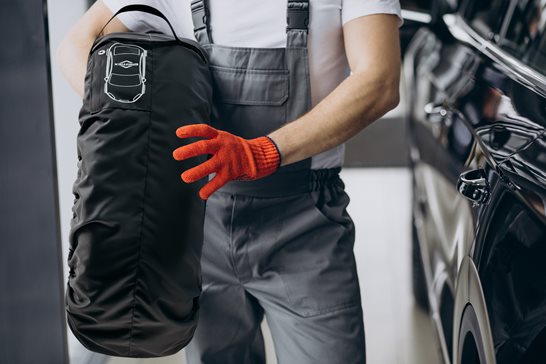 Uniwersalny zestaw 4 szt. pokrowców na koła zapasowe czarny z klamrą