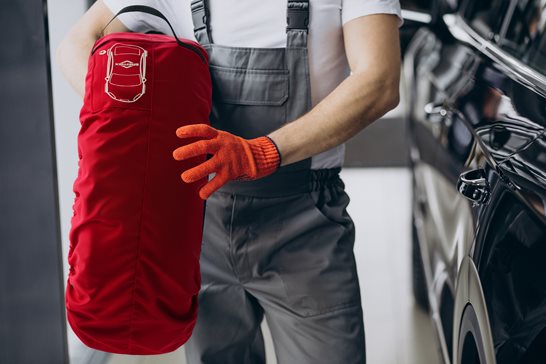 Uniwersalny zestaw 4 szt. pokrowców na koła zapasowe czerwony z klamrą